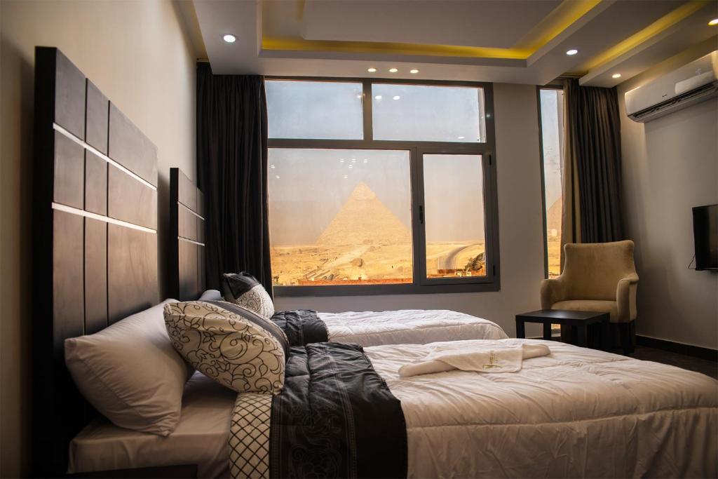 Double Room with Pyramids View